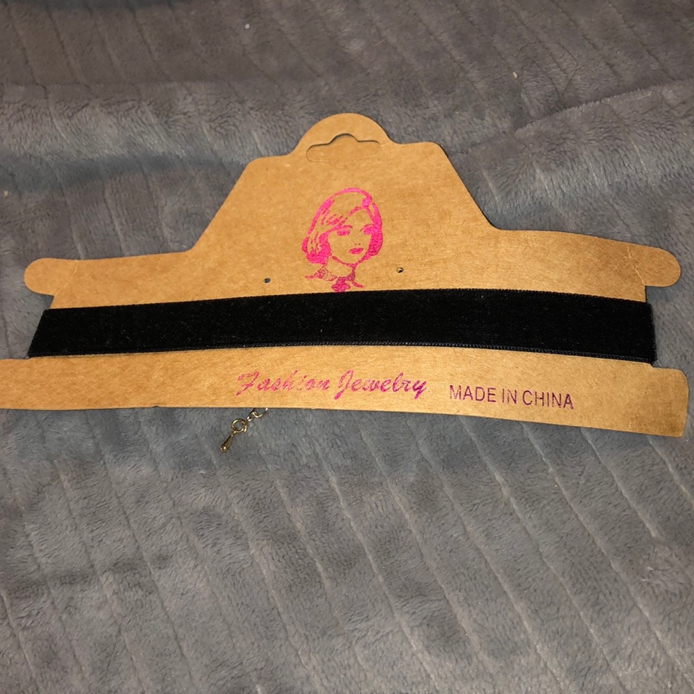 Black choker